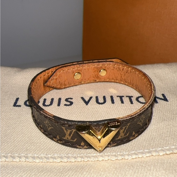 Louis Vuitton Essential V Leather Bracelet - Picture 1 of 8